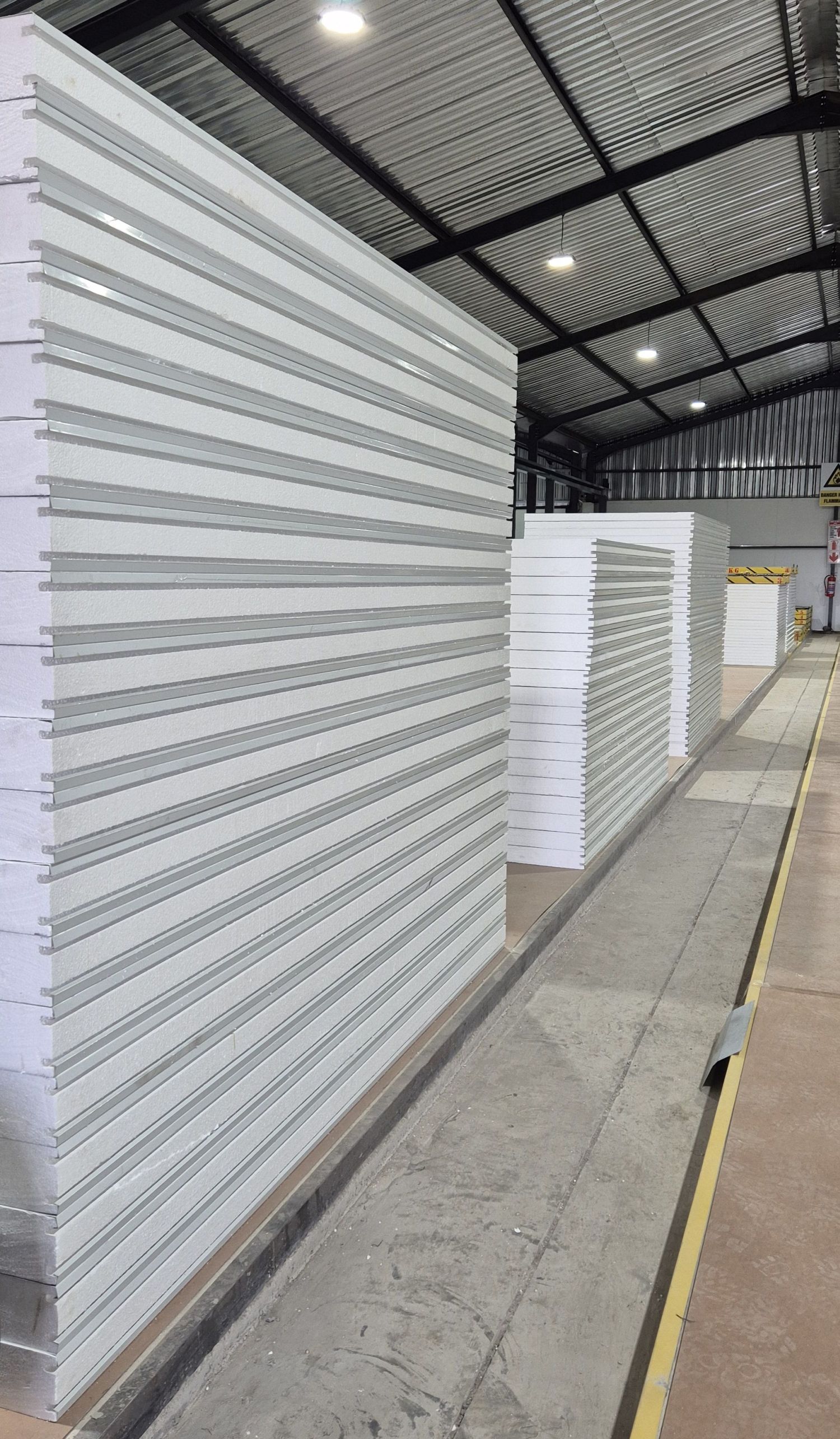 Frigipan insulated panel joint construction